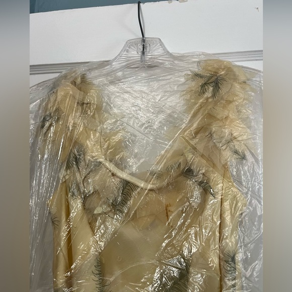 ‼️FM‼️Gilar 4 Butter Yellow Silk Dress - Picture 2 of 6